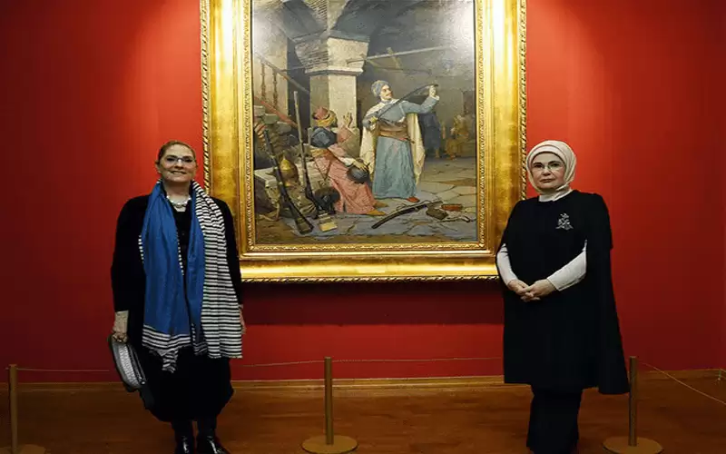 زوجة رئيس إسرائيل تقدم 3 أشياء