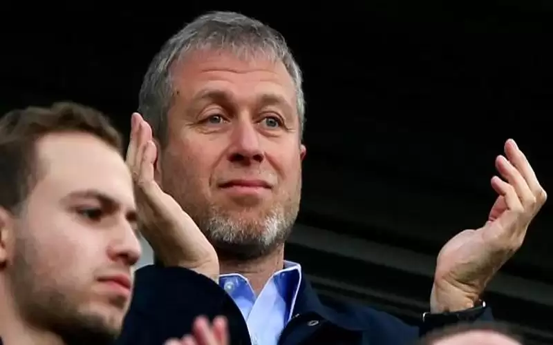 لندن تجمد ممتلكات الروسي أبراموفيتش مالك