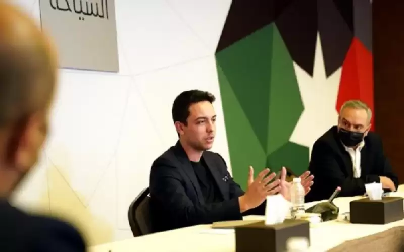 ولي العهد يحضر جانبا من جلسة