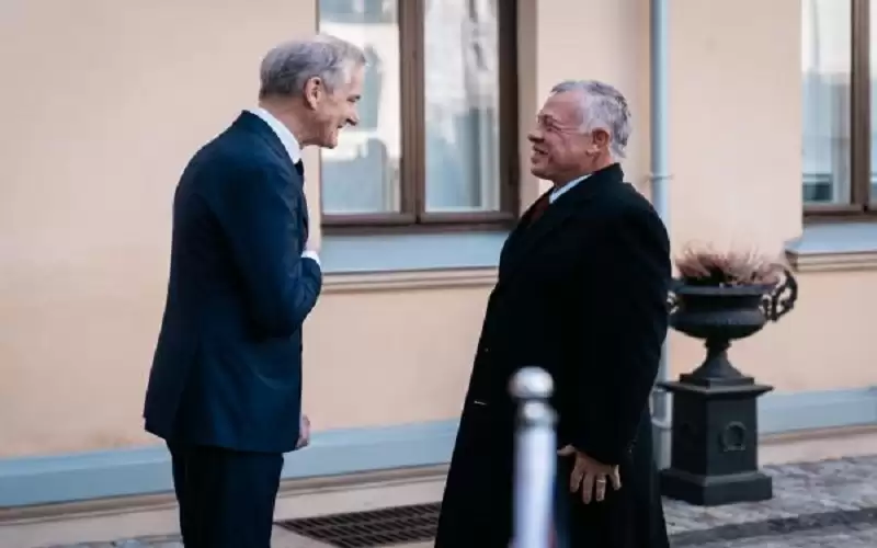 الملك يصل للمقر الحكومي في أوسلو