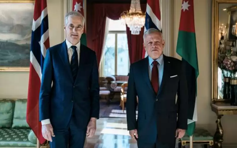 الملك يؤكد أهمية تعزيز جسور التعاون