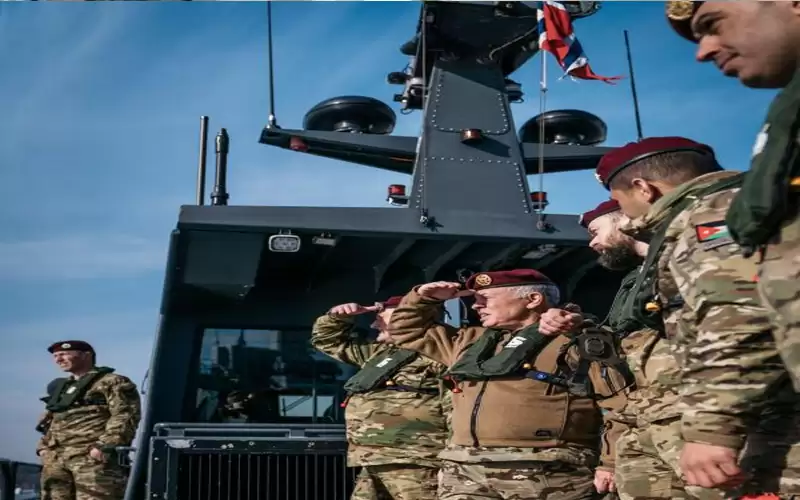 الملك يحضر تمارين دفاعية مشتركة بين