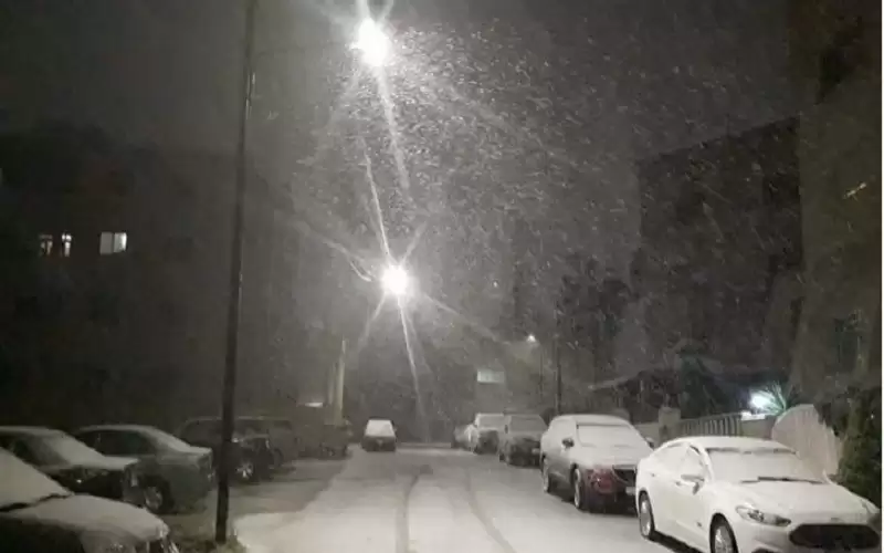 زخات ثلجية في عمان والسلط