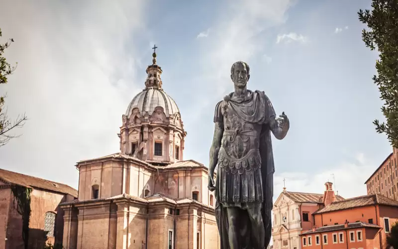 يوليوس قيصر :ولده غير الشرعي من