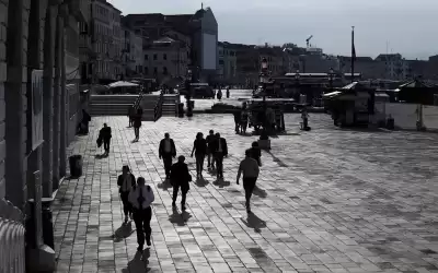 إيطاليا تفرض ضرائب على الأرباح الإضافية