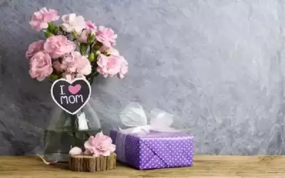 ما حكم الإهداء في عيد الأم؟