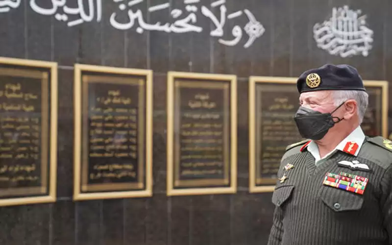 الملك في منزل الفريق المتقاعد فاضل