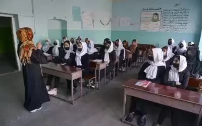 طالبان تأمر بإغلاق مدارس الفتيات الثانوية