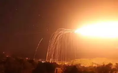 زيلينسكي يتهم روسيا باستخدام قنابل فوسفورية