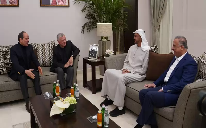 الملك يستضيف الرئيس المصري وولي عهد