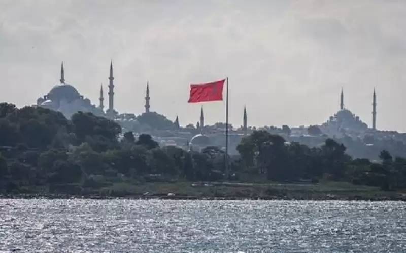 اكتشاف جسم يشبه اللغم بمضيق البوسفور