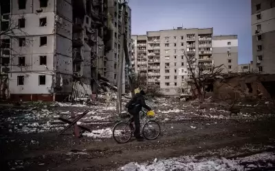 مسؤول أوكراني: روسيا بدأت بتدمير مستودعات