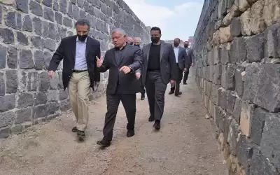 الملك يزور مقهى الحارة الفوقا ودكان