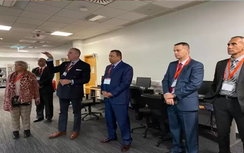 الحواتمة يلتقي كبار مسؤولي الشرطة البريطانية