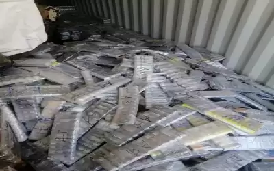 الجمارك تحبط تهريب نكهات وسجائر إلكترونية
