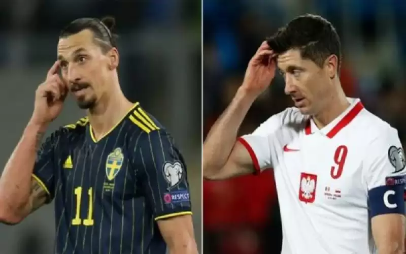 ليفاندوفسكي وإبراهيموفيتش .. أحدهما سيغيب عن