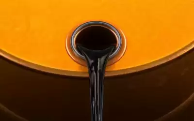 النفط يهبط أكثر من 5 دولارات