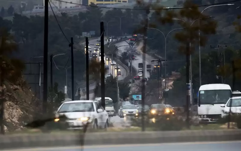 إحالة عطاء إعادة تأهيل وتحسين طريق