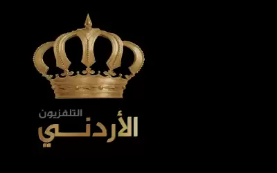 مسؤول يبرح زميله ضربا في التلفزيون