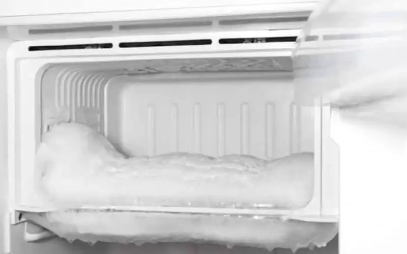 خطوات إذابة الثلج المتراكم في المجمدة