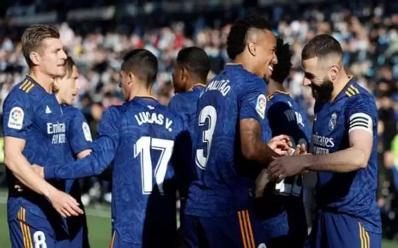 4 لاعبين على لائحة البيع في