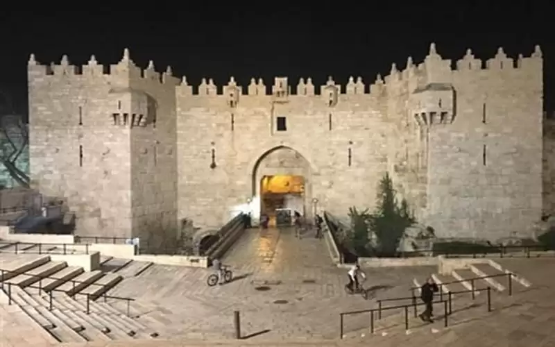 وزير الخارجية الإسرائيلي يقتحم باب العامود