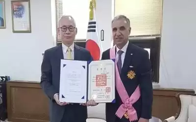 الرئيس الكوري ينعم على السفير العضايلة