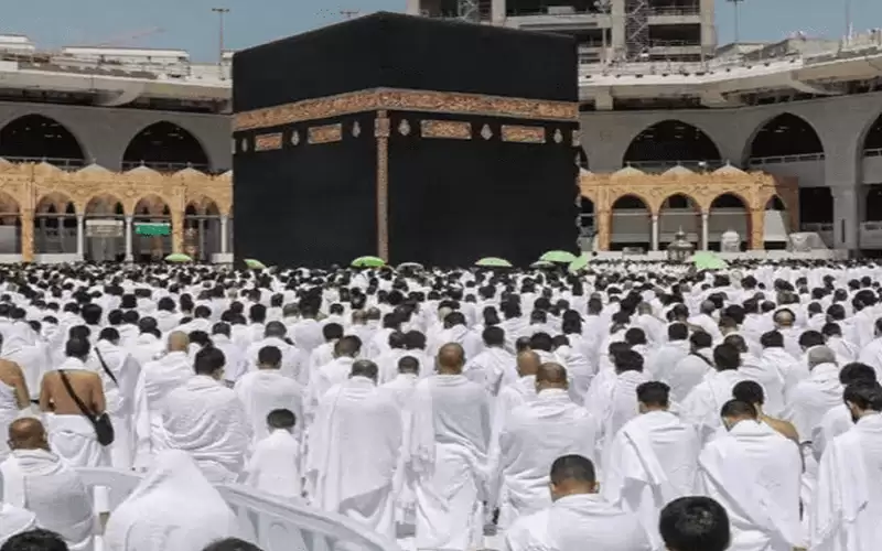 رئاسة الحرمين تفتح 100 باب بالمسجد