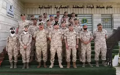 ولي العهد يزور قيادة المنطقة العسكرية