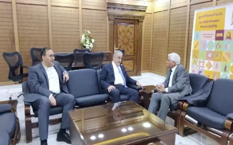 الحياري ورئيس عمان الأهلية يبحثان التعاون