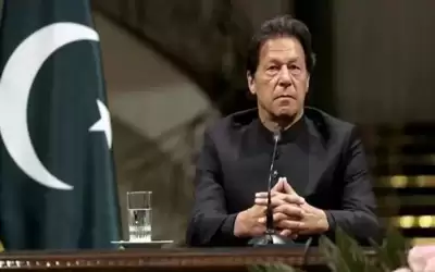 البرلمان الباكستاني يصوت على عزل خان