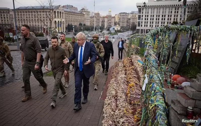 بريطانيا: روسيا تعيد تجنيد المسرحين من