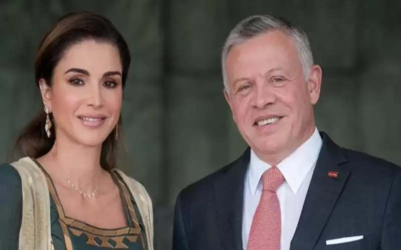 الملكة تؤدي مناسك العمرة وتلتحق بالملك