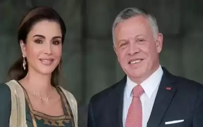 الملكة تؤدي مناسك العمرة وتلتحق بالملك