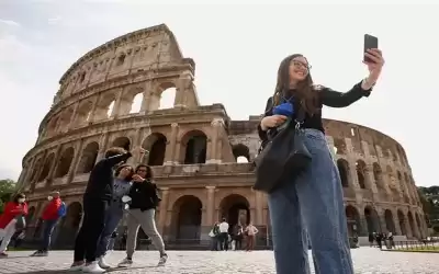 إيطاليا تسجل أكثر من 83 ألف