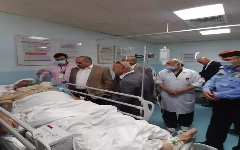 محافظ اربد يعود مصابي حادث النعيمة