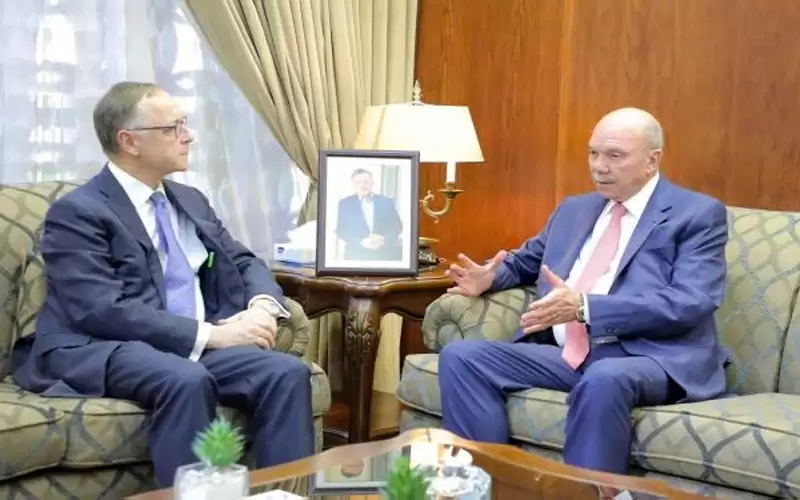 الفايز يدعو لإزالة معيقات تطوير العلاقات