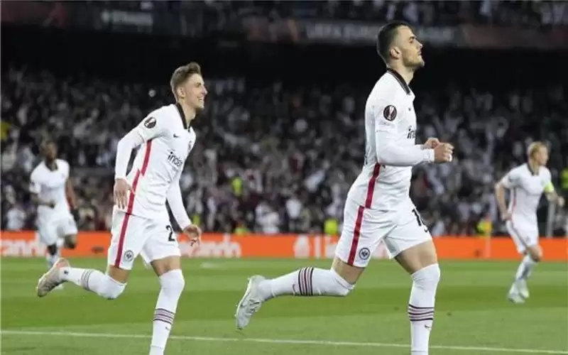 آينتراخت فرانكفورت يطيح ببرشلونة خارج الدوري