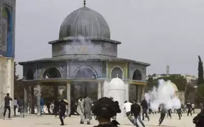 أكثر من 117 إصابة بعد اقتحام