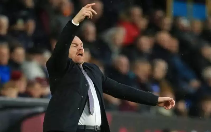 إقالة دايك مدرب بيرنلي الإنجليزي من