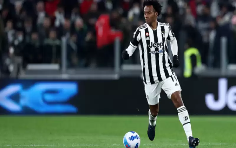 يوفنتوس يمدد عقد كوادرادو حتى 2023