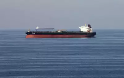 الحرس الثوري الإيراني يحتجز سفينة تهريب