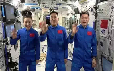 عودة كبسولة الفضاء الصينية الى الارض