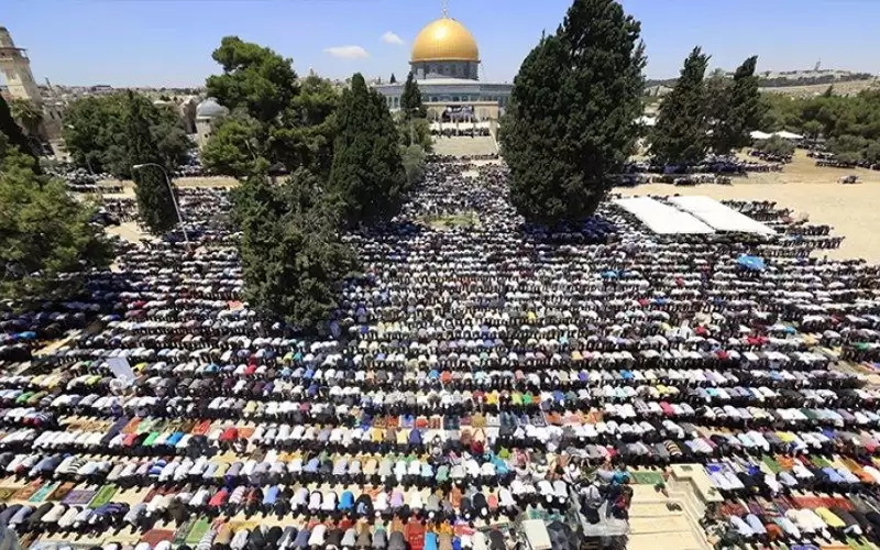 مصر: منع الفلسطينيين من الصلاة بالأقصى