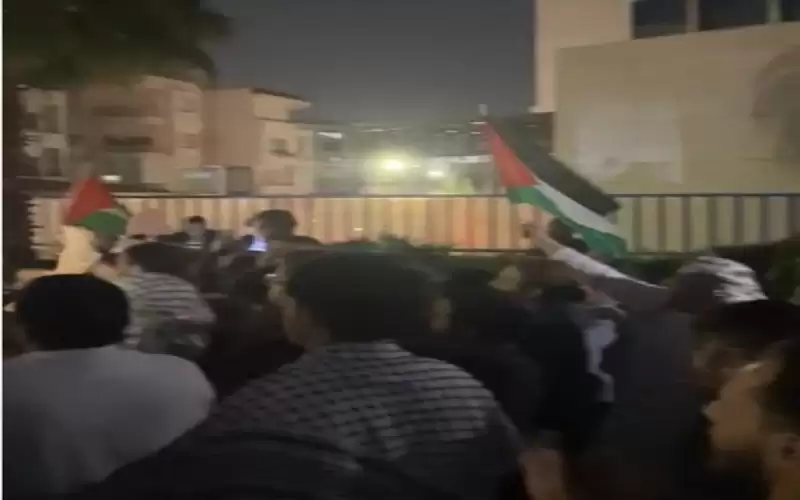 وقفة احتجاجية قرب مسجد الكالوتي نصرة