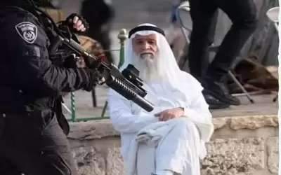 يا صاحب الحذاء الأسود: مده فوق