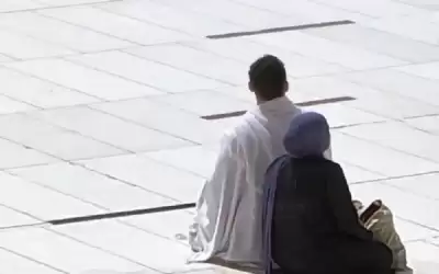 من هي صاحبة الصورة في المسجد