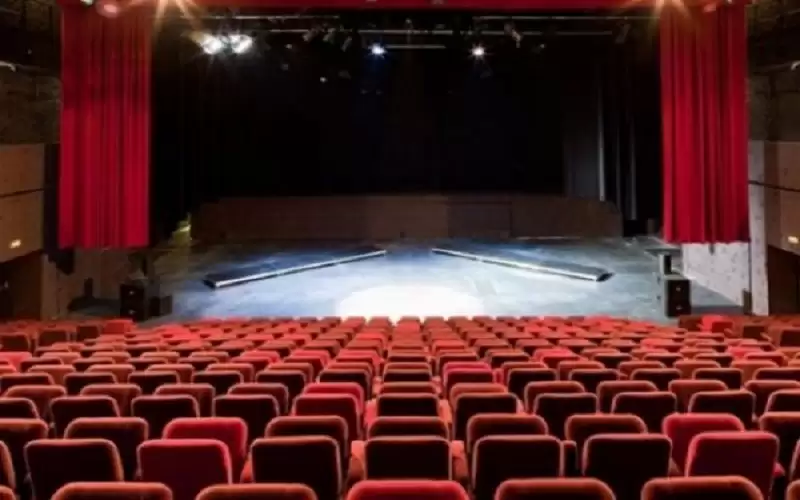 فنانون يحددون سبب انحسار عروض المسرح