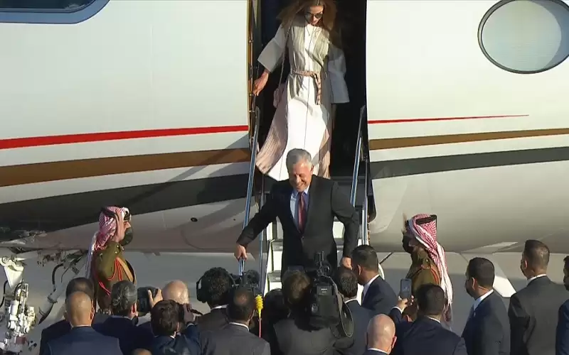 الملك يصل أرض الوطن قادما من