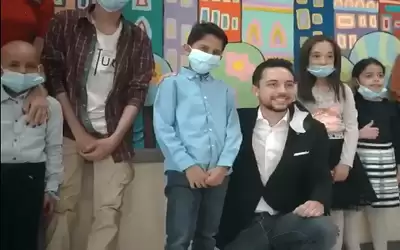 ولي العهد يحقق أمنية لطفل بمركز